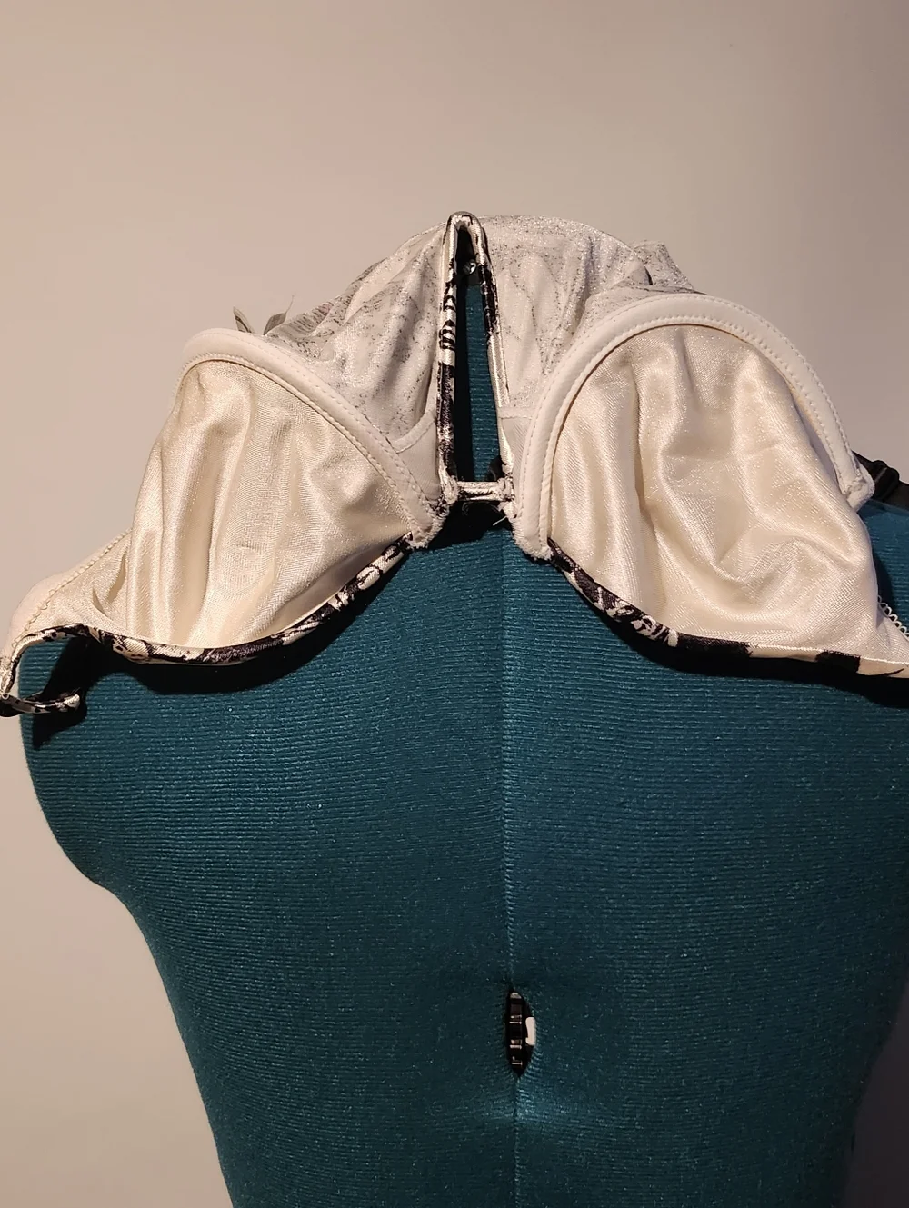 Used Black And White Marilyn Monroe Shapewear - Picture 10 of 12